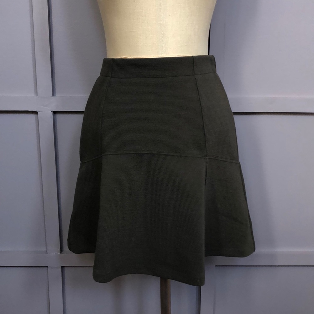 Ann Taylor LOFT olive skirt sz 2